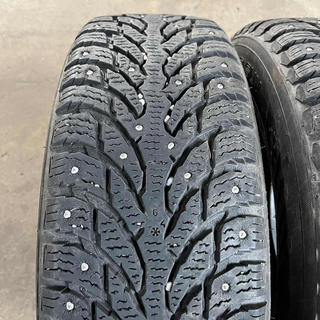 16" - 215/70r16 Nokian Tyres Hakkapeliitta 9 (2 kpl) 