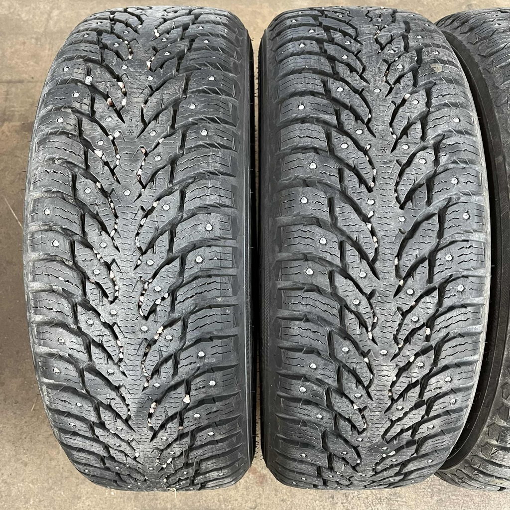 18" - 235/60r18 Nokian Tyres Hakkapeliitta 9 SUV 
