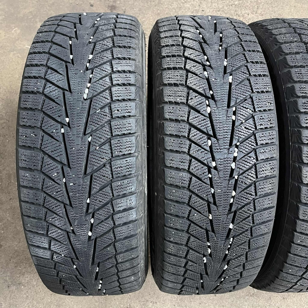 16" - 205/60r16 Hankook Winter i*Cept iZ2 W616 