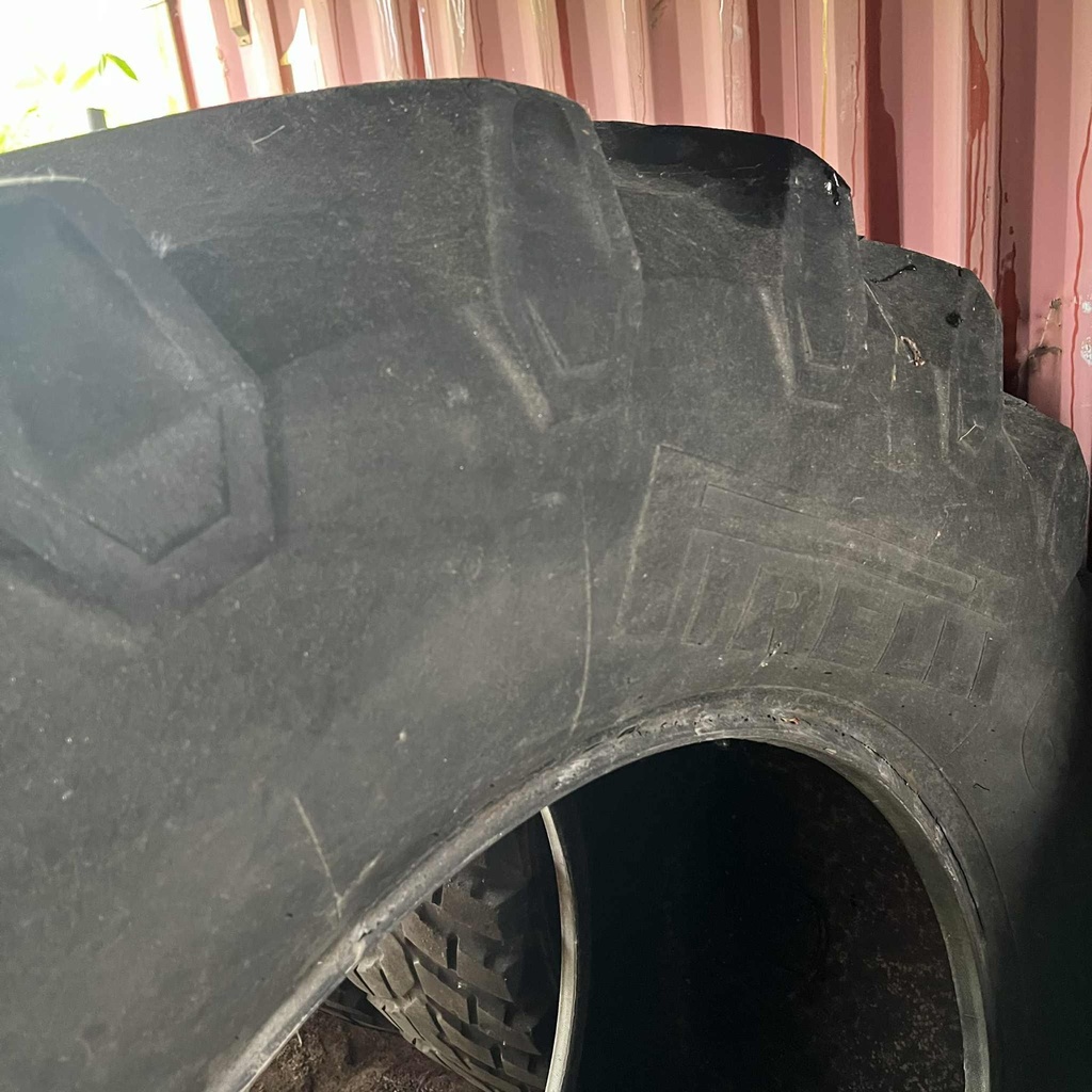 38" - 650/65r38 Pirelli 