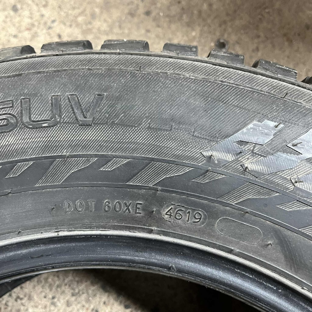 16" - 215/70r16 Nokian Tyres Hakkapeliitta 9 (2 kpl) 