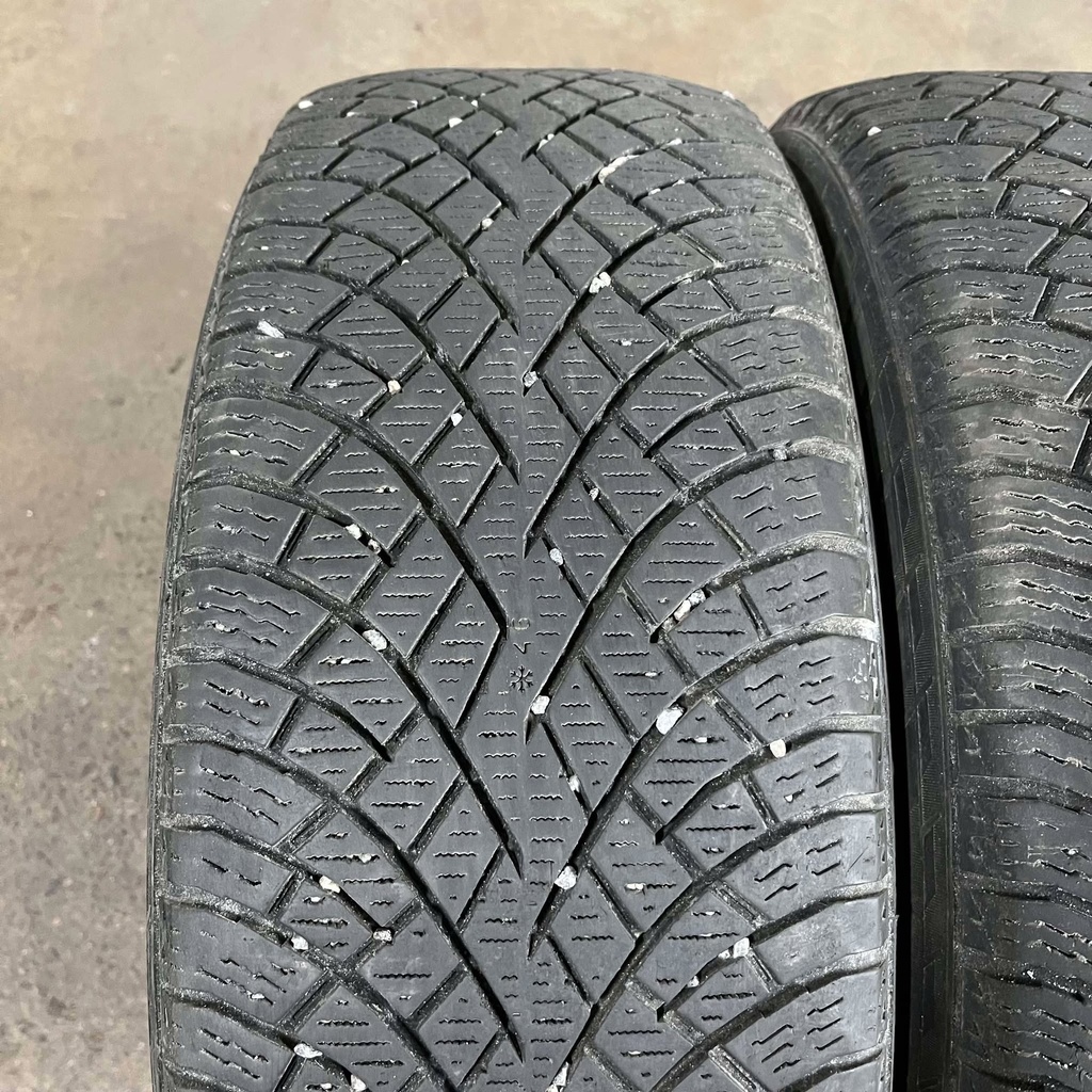 19" - 235/55r19 Nokian Tyres Hakkapeliitta R5 