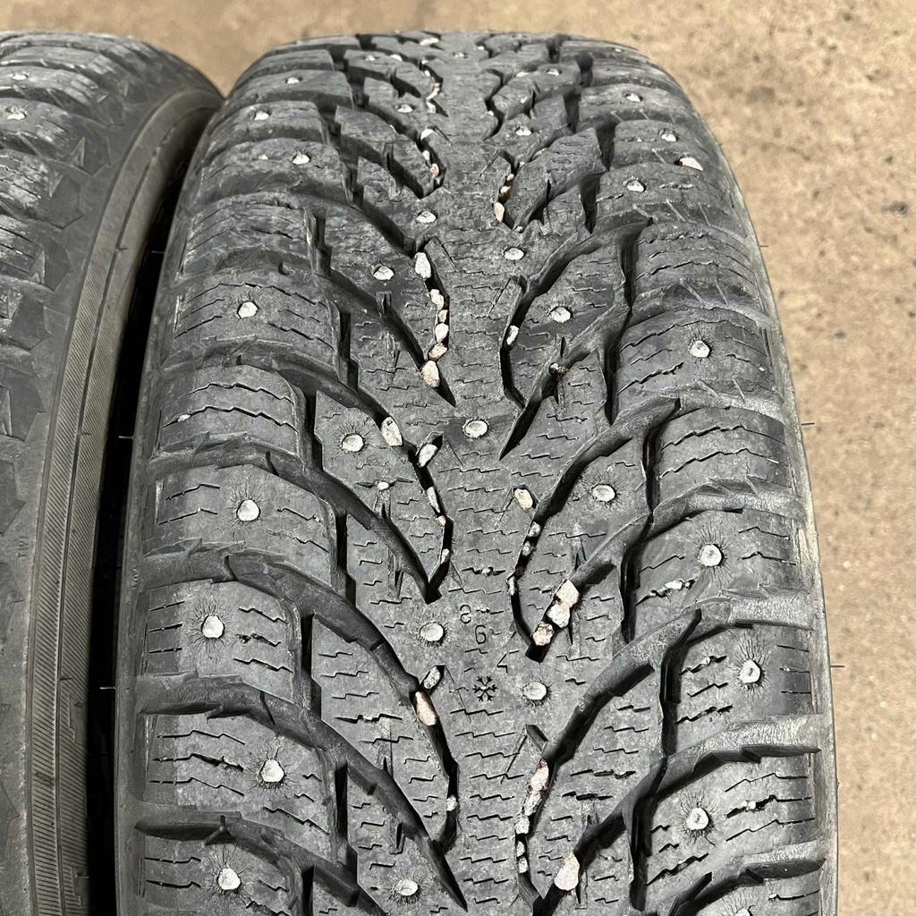 18" - 235/60r18 Nokian Tyres Hakkapeliitta 9 SUV 