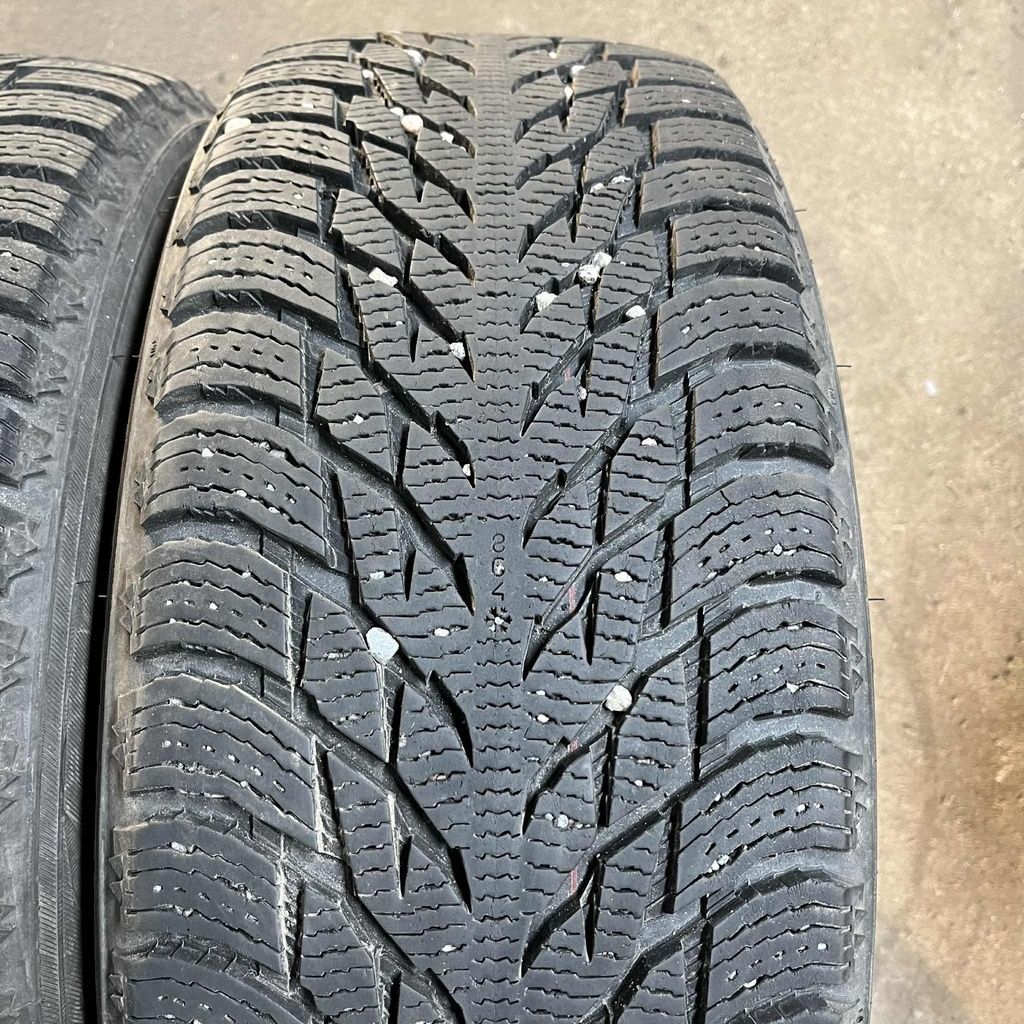 18" - 235/55r18 Nokian Tyres Hakkapeliitta R3 