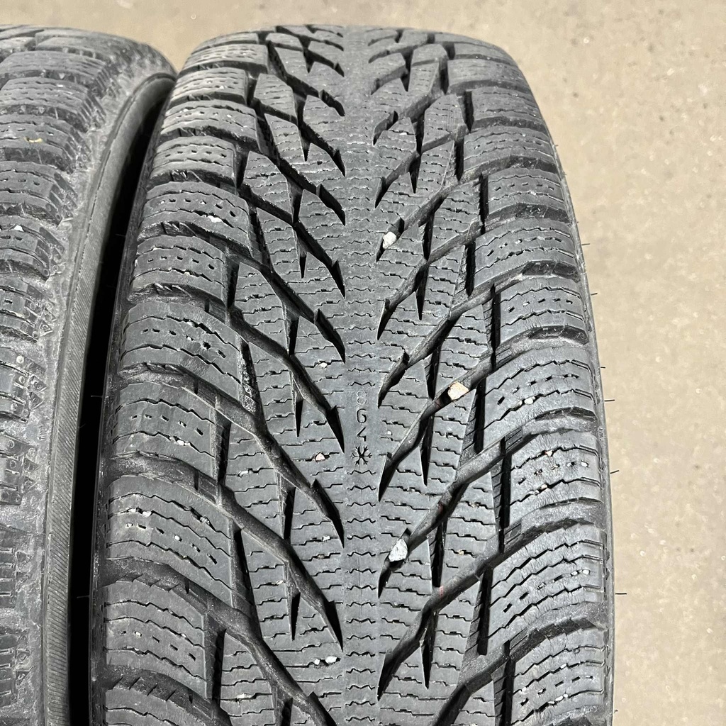 16" - 215/70r16 Nokian Tyres Hakkapeliitta R3 