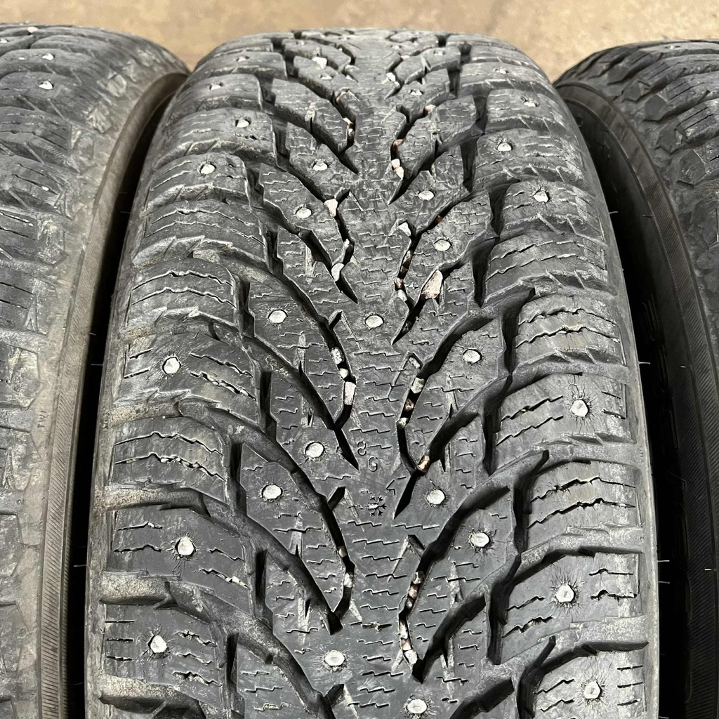 18" - 235/60r18 Nokian Tyres Hakkapeliitta 9 SUV 