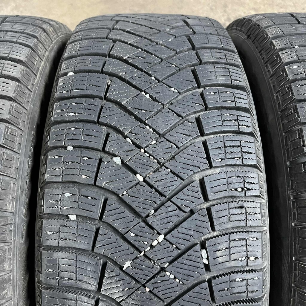 18" - 235/55r18 Pirelli Winter Ice Zero FR 