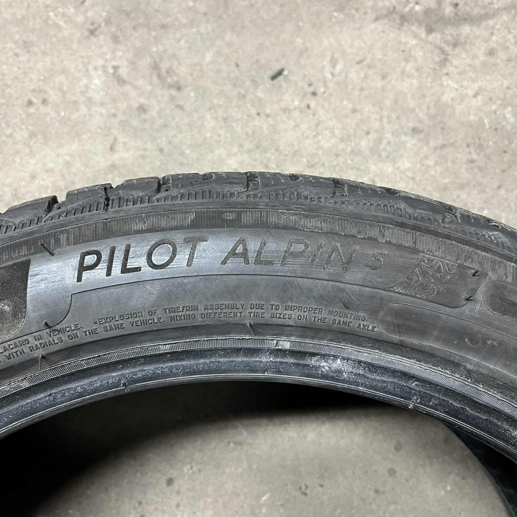 19" - 245/45r19 Michelin Pilot Alpin 5 (2 kpl) 