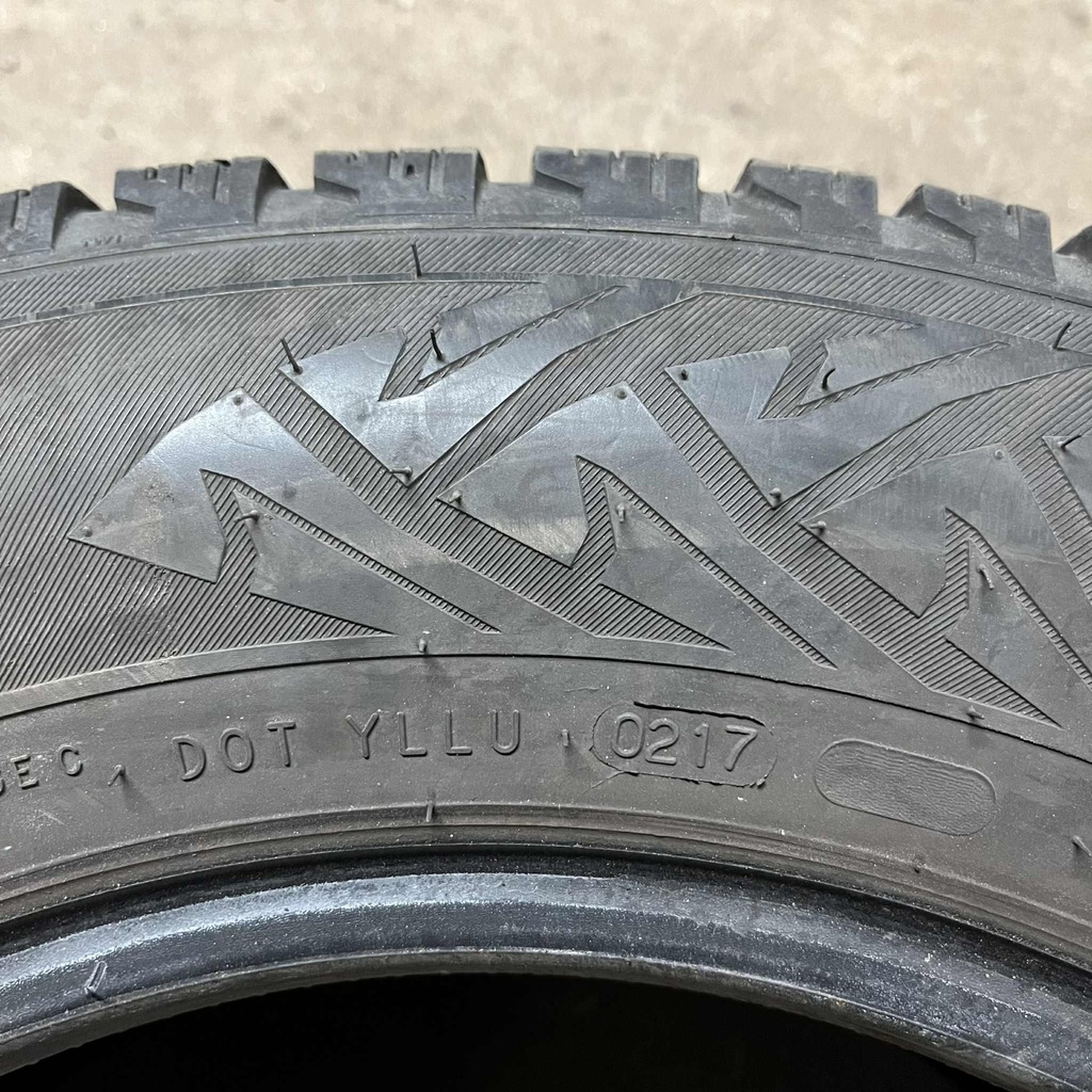 C 15" - 215/65r15C Nokian Tyres Hakkapeliitta C3 (2 kpl) 