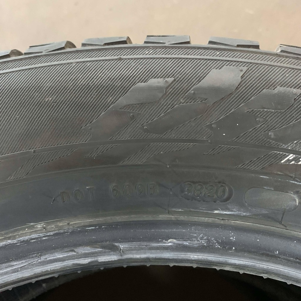 20" - 255/55r20 Nokian Tyres Hakkapeliitta 9 (2 kpl) 