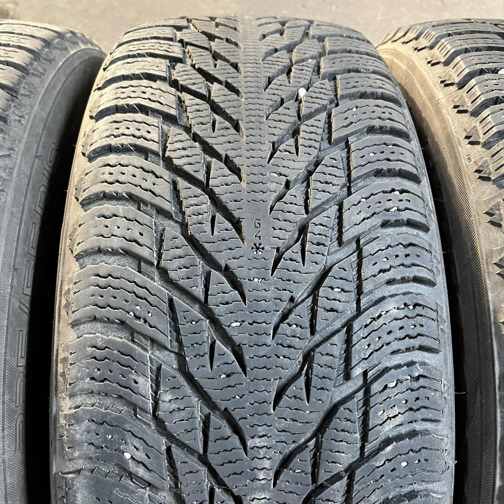 18" - 235/55r18 Nokian Tyres Hakkapeliitta R3 
