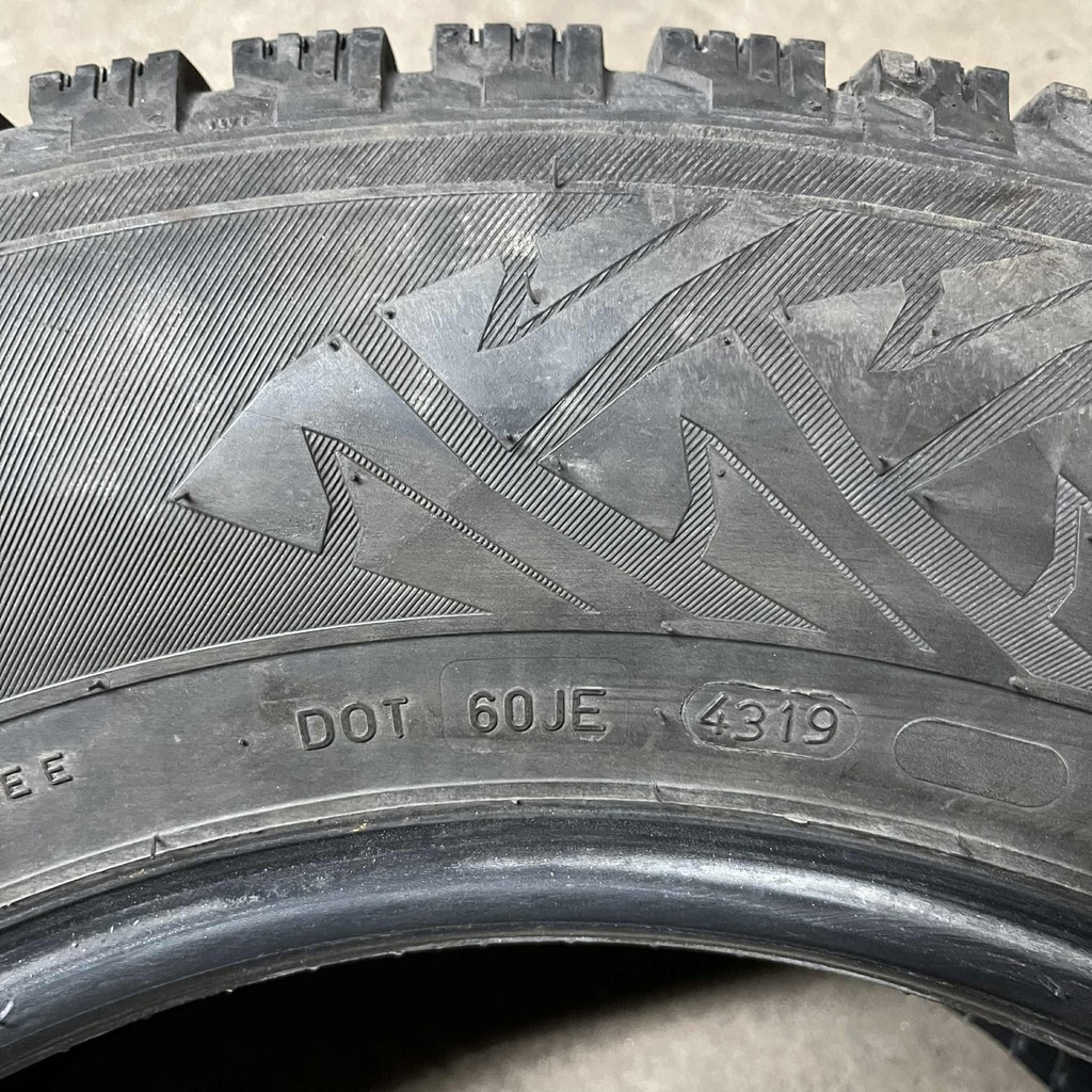 C 16" - 235/65r16C Nokian Tyres Hakkapeliitta C3 (2 kpl) 