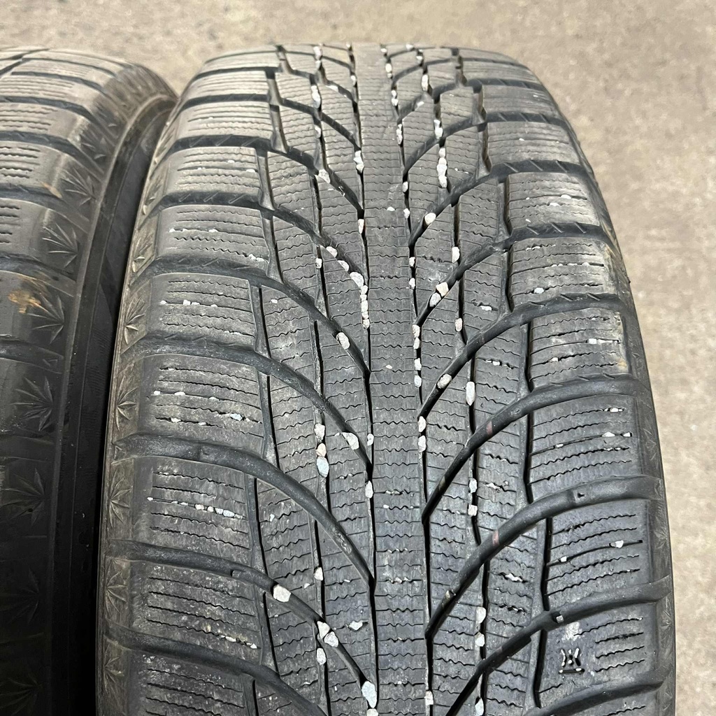 16" - 205/55r16 Kumho WinterCraft Ice Wi51 