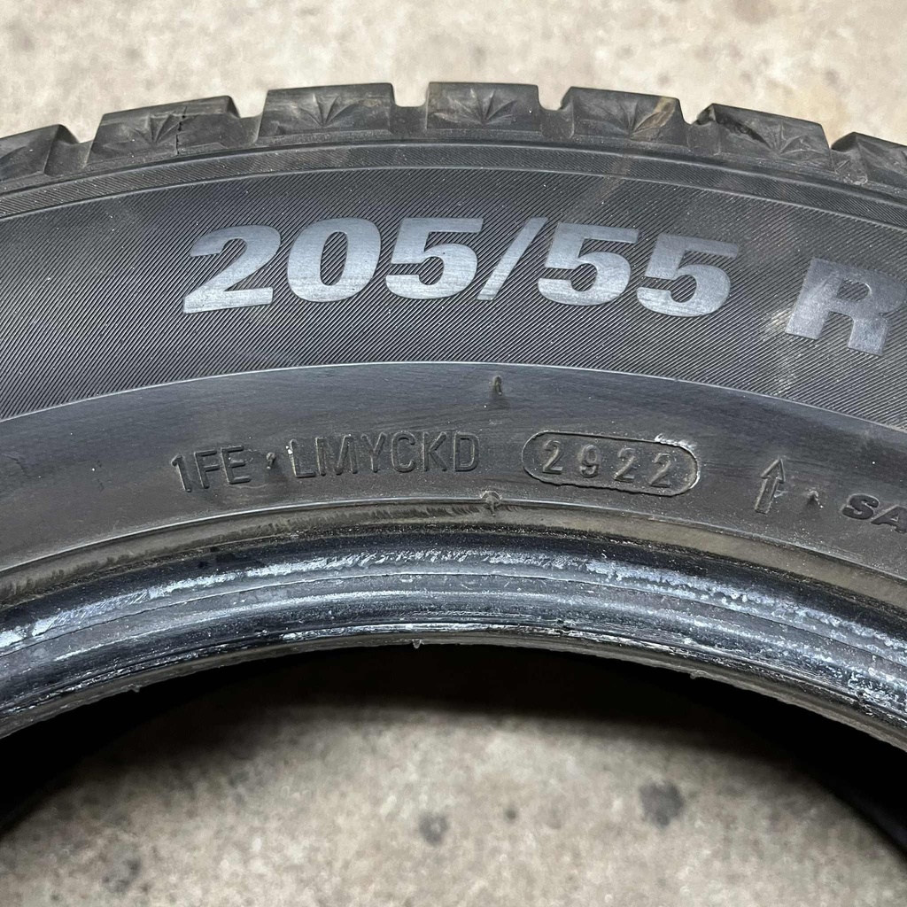 16" - 205/55r16 Kumho WinterCraft Ice Wi51 