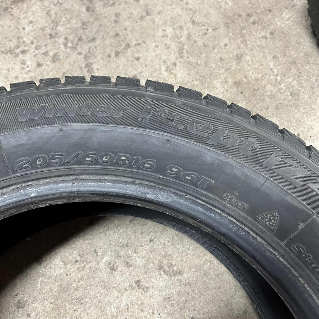 16" - 205/60r16 Hankook Winter i*Cept iZ2 W616 