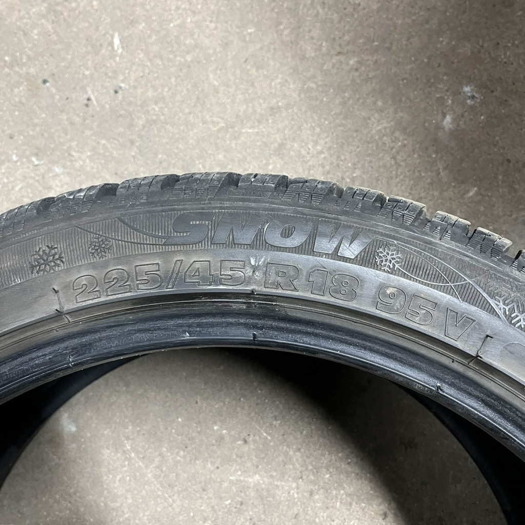 KÄYTETTY 225/45r18 Sebring Snow (2 kpl)