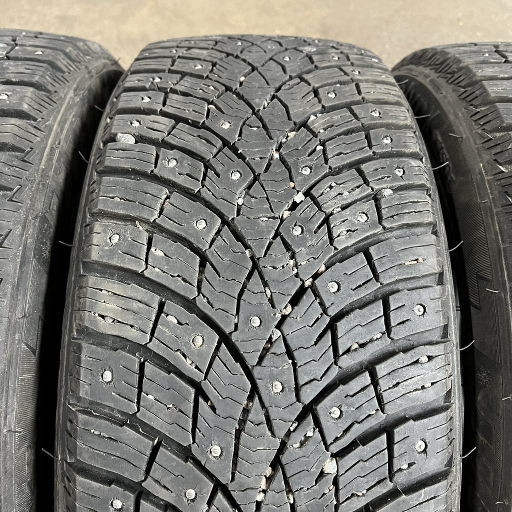 KÄYTETTY 225/50r17 Triangle IceLynx TI501