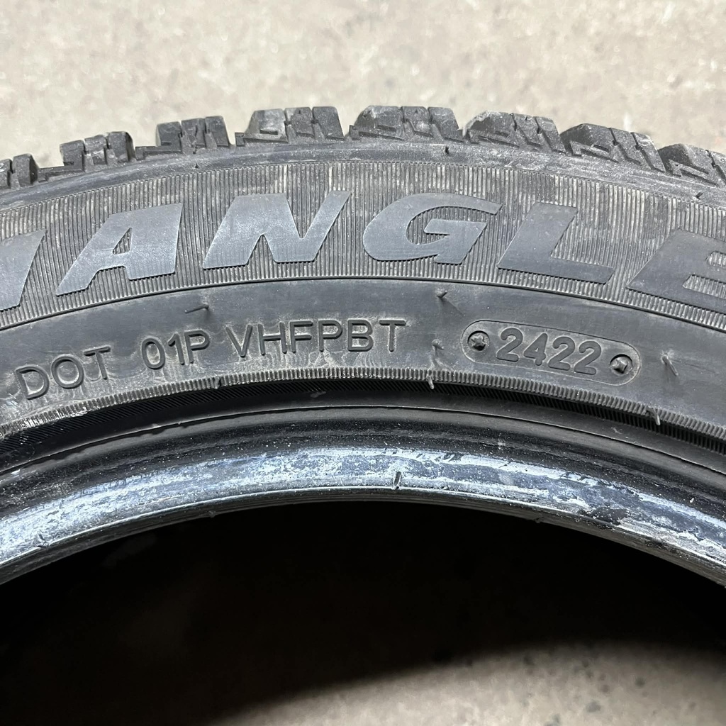 KÄYTETTY 225/50r17 Triangle IceLynx TI501