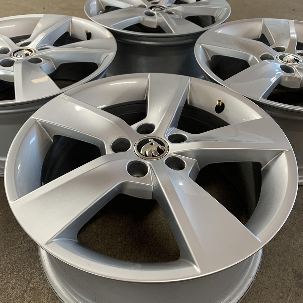SKODA FABIA ORIGINAL 7.0×16″ 5/100 ET46 CB57.1 / KÄYTETYT VANTEET