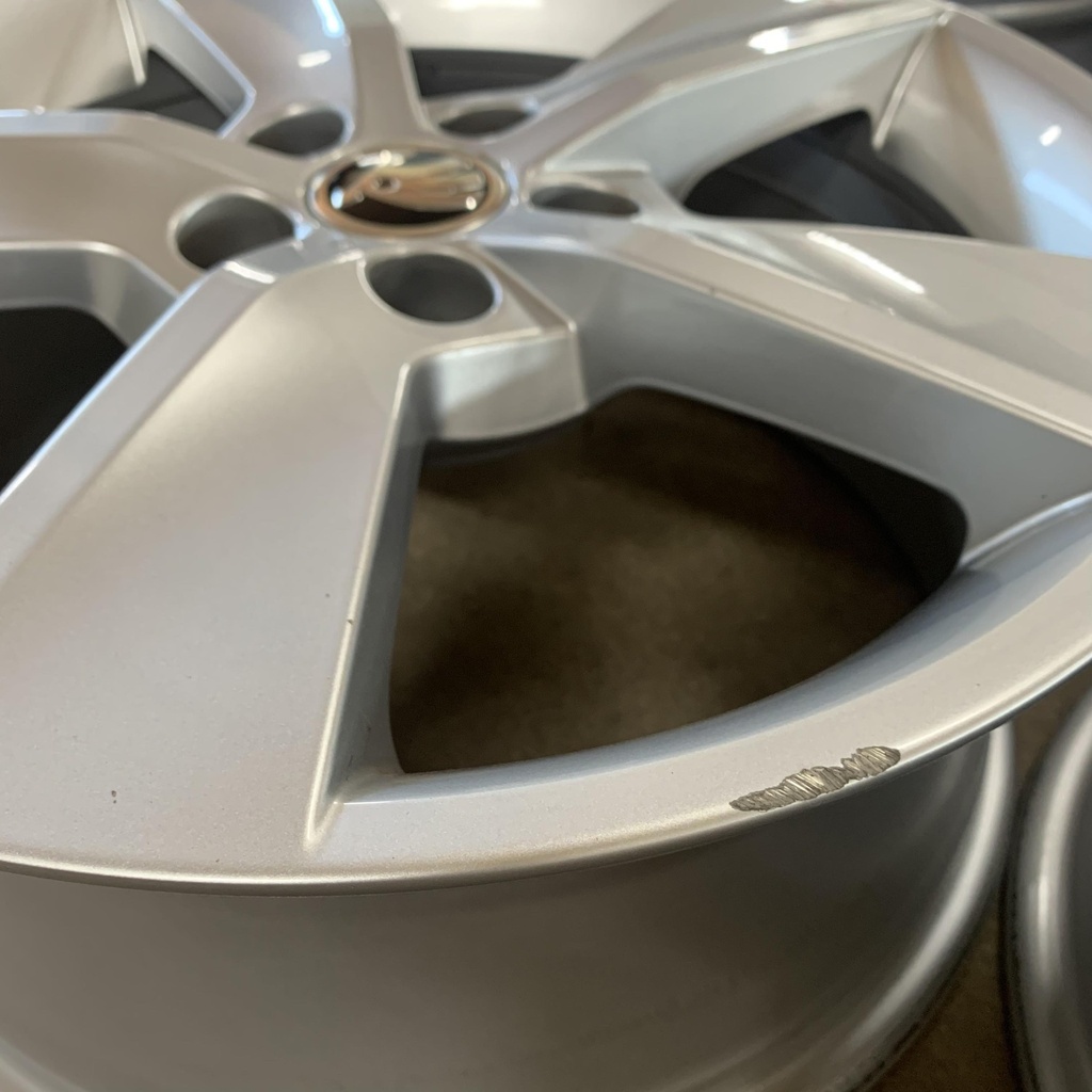 SKODA FABIA ORIGINAL 7.0×16″ 5/100 ET46 CB57.1 / KÄYTETYT VANTEET