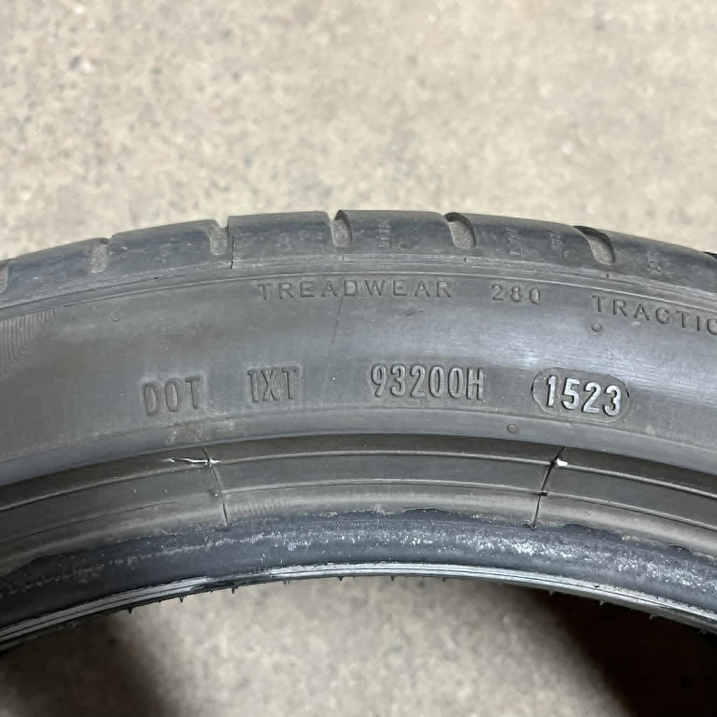 KÄYTETTY 245/40r19 Pirelli P Zero PZ4 (2 kpl)