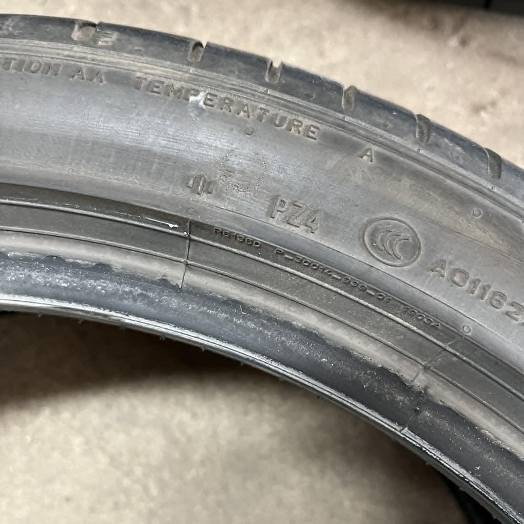 KÄYTETTY 245/40r19 Pirelli P Zero PZ4 (2 kpl)