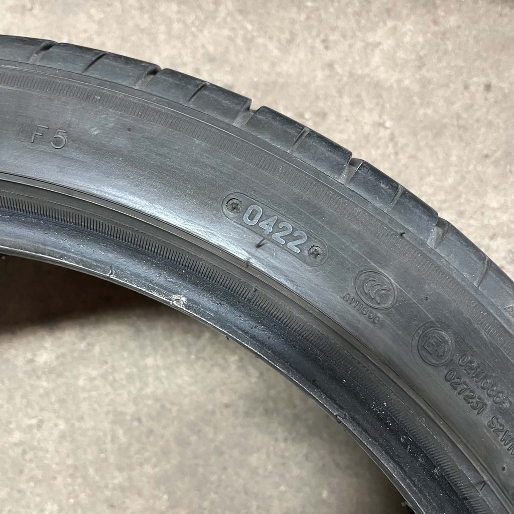 KÄYTETTY 235/40r19 Triangle Sportex TH201 (2 kpl)
