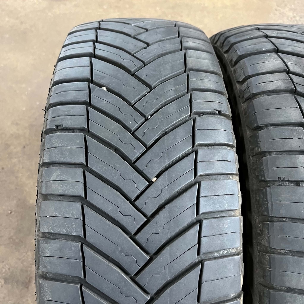 KÄYTETTY 215/70r15C Michelin Agilis CrossClimate