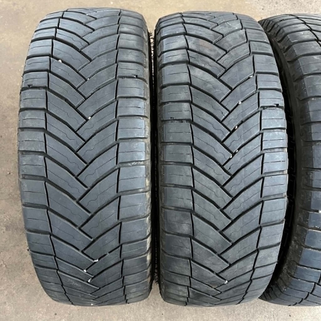 KÄYTETTY 215/70r15C Michelin Agilis CrossClimate