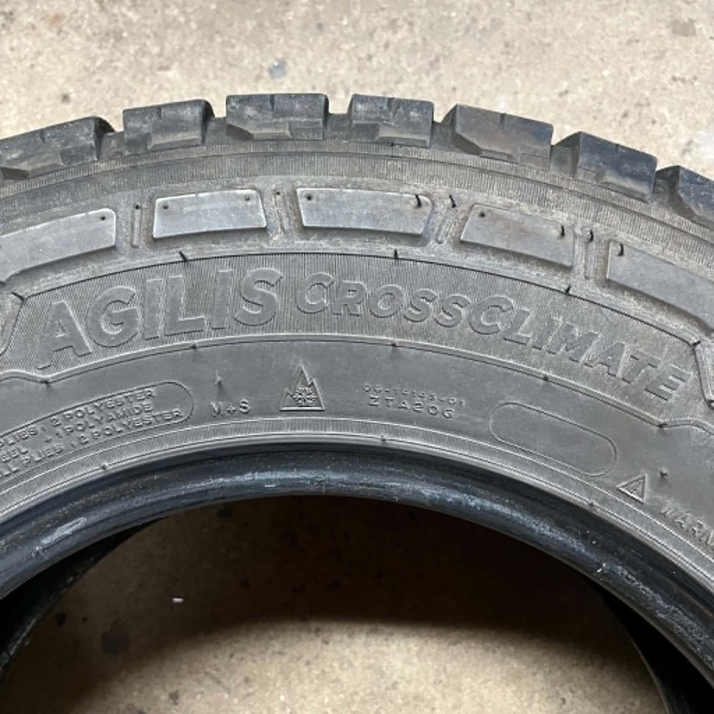 KÄYTETTY 215/70r15C Michelin Agilis CrossClimate