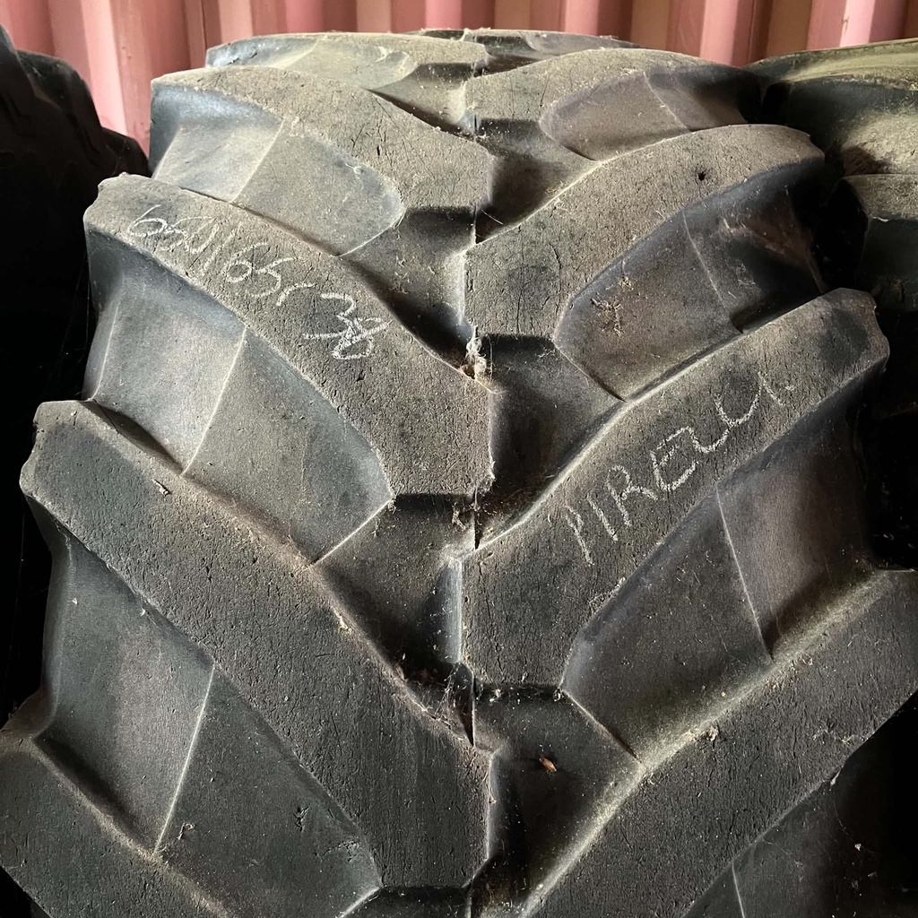 38" - 650/65r38 Pirelli