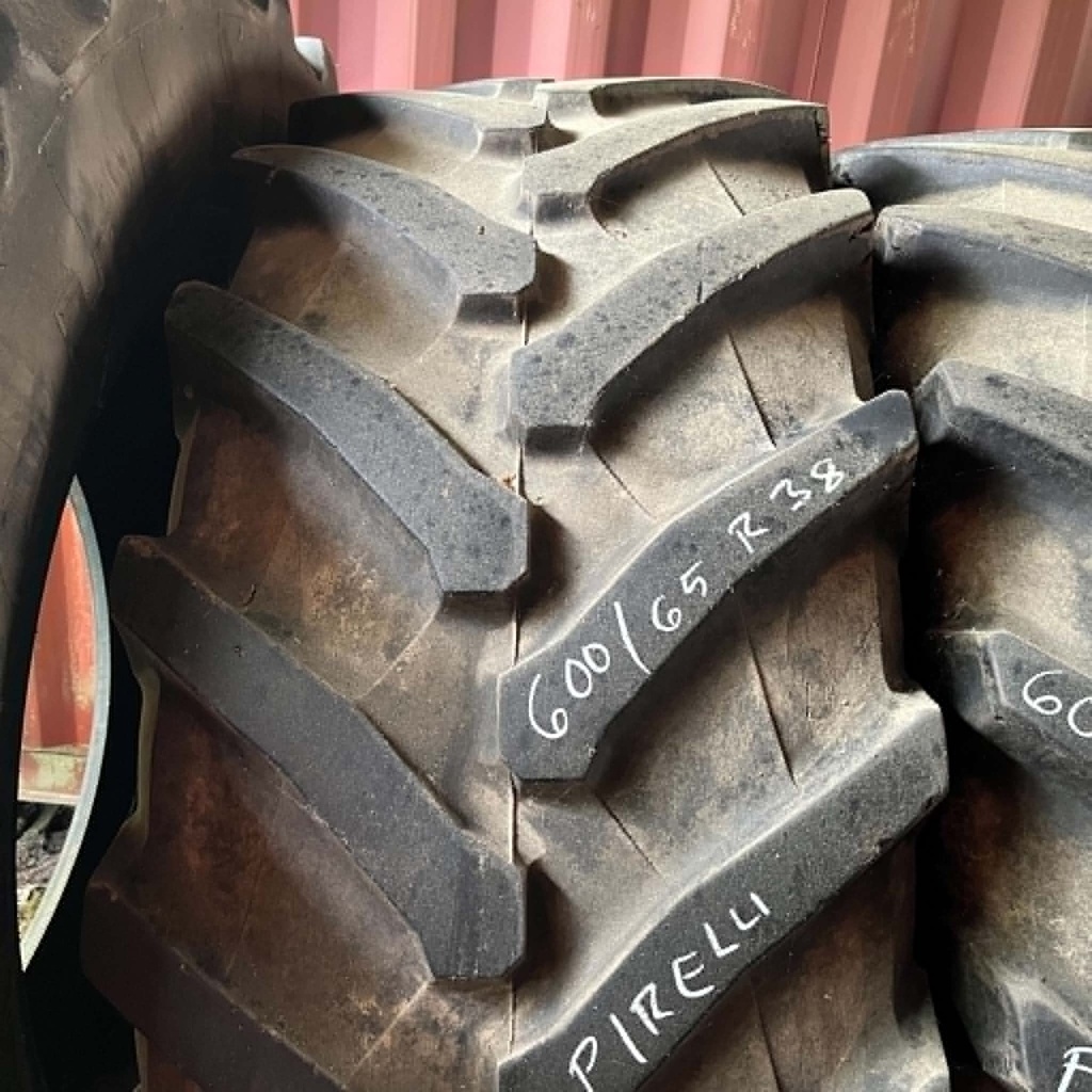 KÄYTETTY 600/65R38 PIRELLI