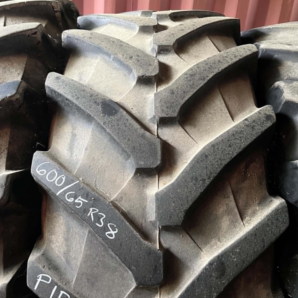 KÄYTETTY 600/65R38 PIRELLI