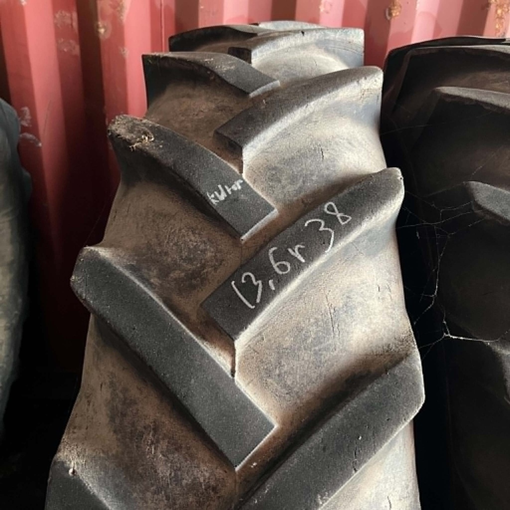 KÄYTETTY 13.6R38 Cultor