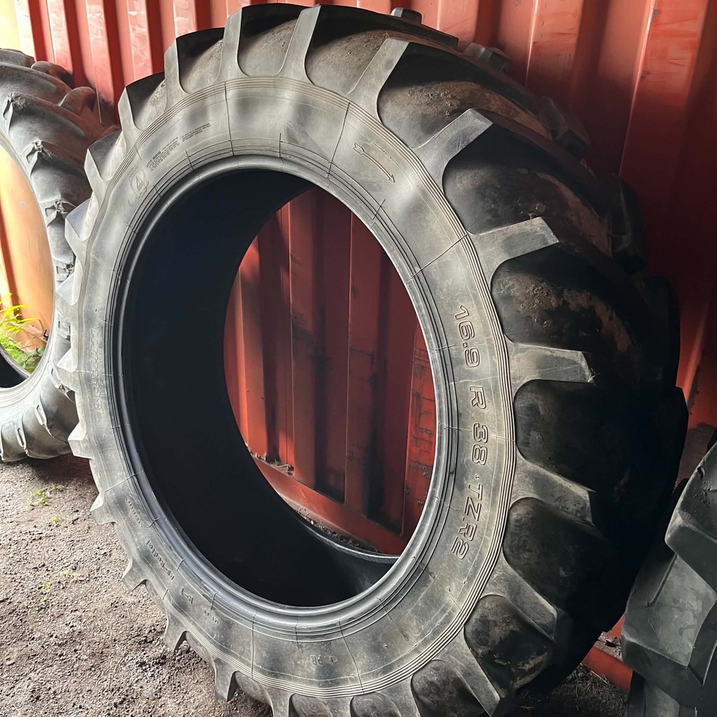 KÄYTETTY 16.9R38 Barum
