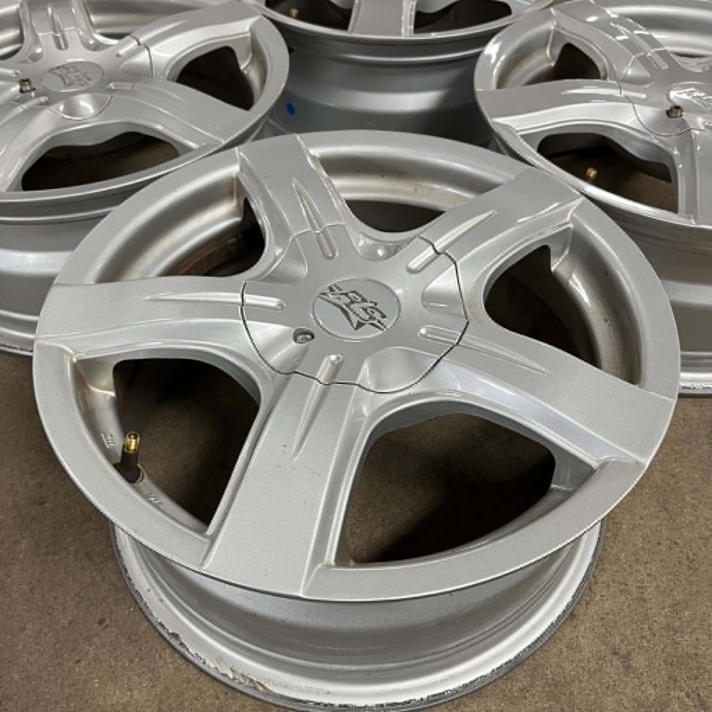 RS BLADE SILVER 6.5×15″ 4/100 ET38 CB73 / KÄYTETYT VANTEET