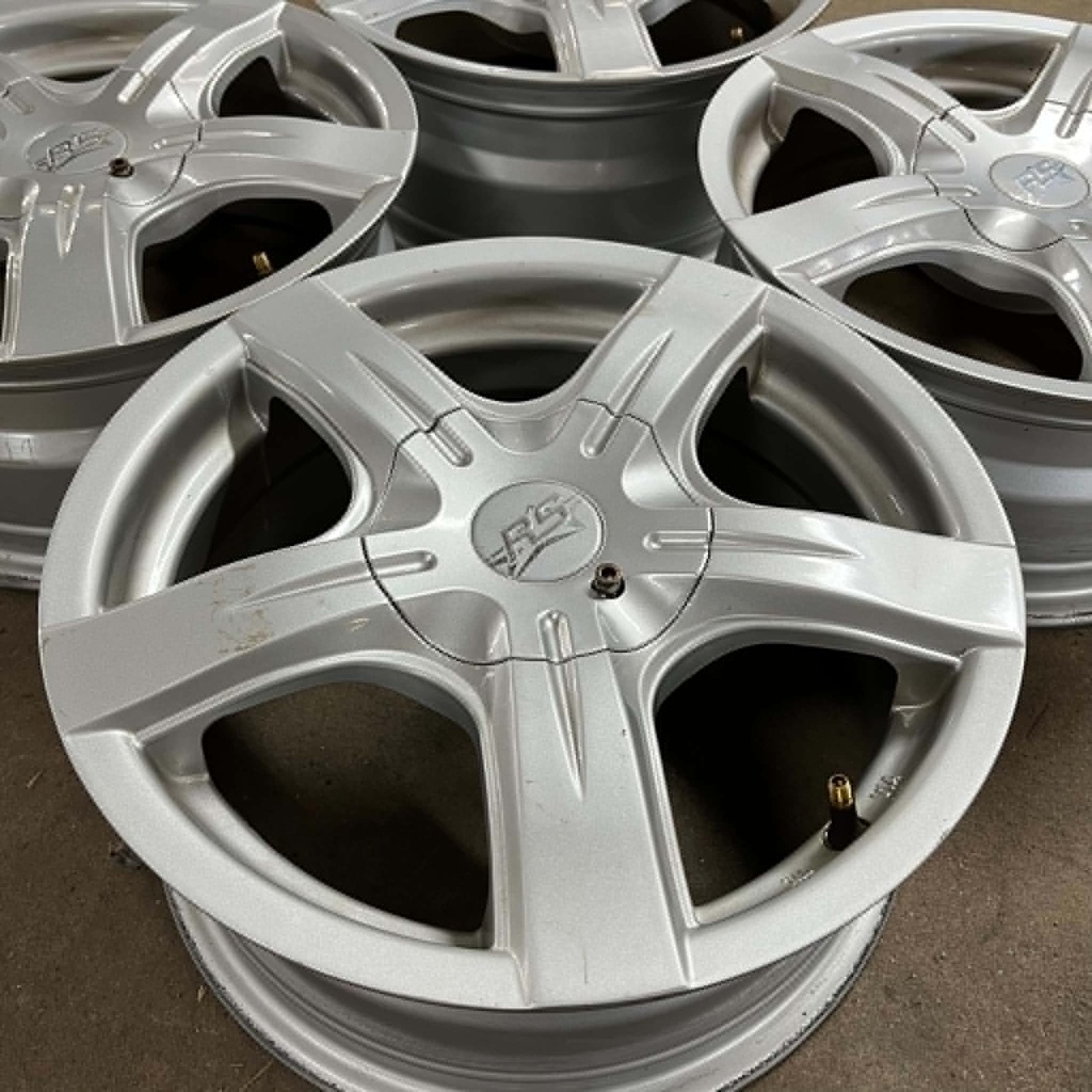 RS BLADE SILVER 6.5×15″ 4/100 ET38 CB73 / KÄYTETYT VANTEET