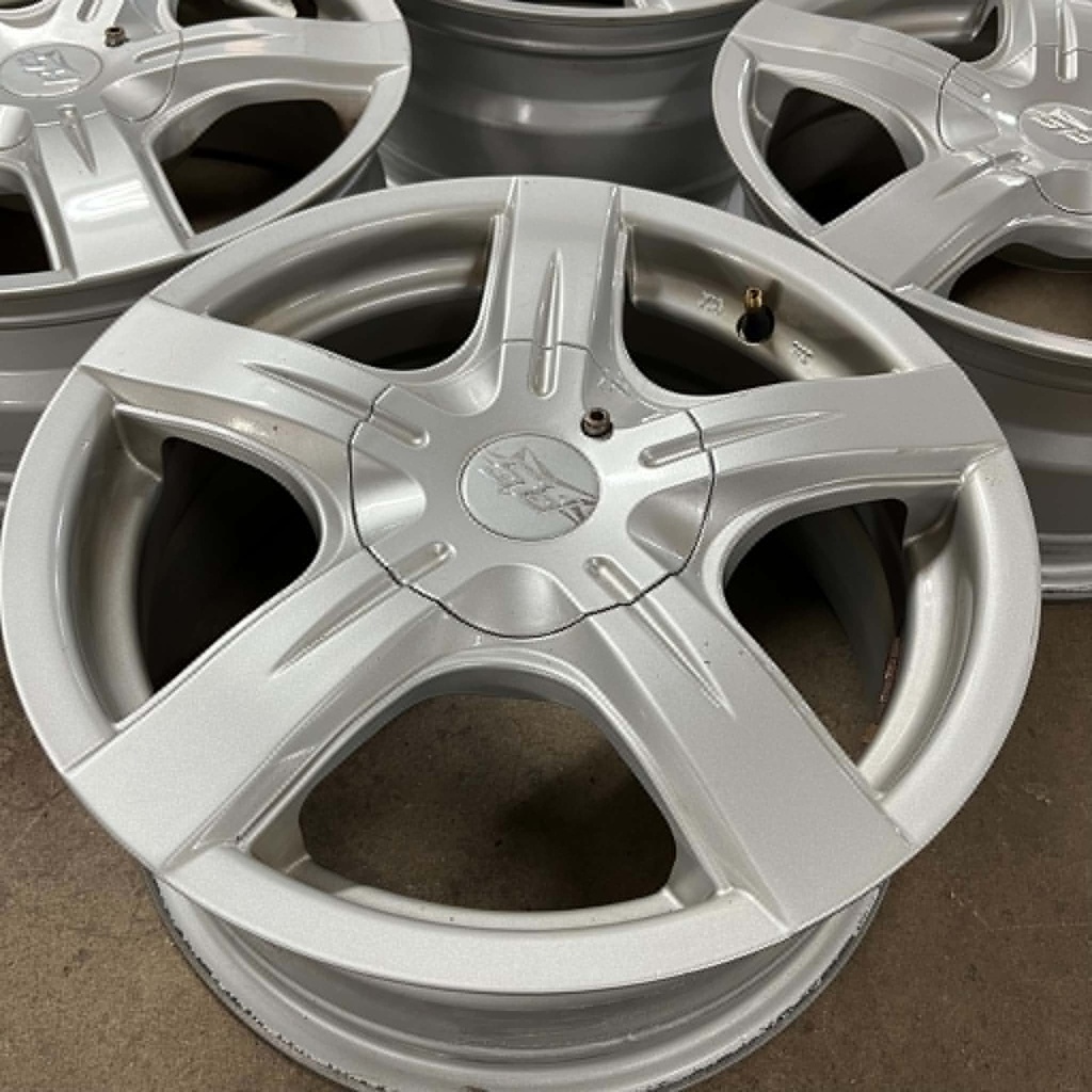 RS BLADE SILVER 6.5×15″ 4/100 ET38 CB73 / KÄYTETYT VANTEET