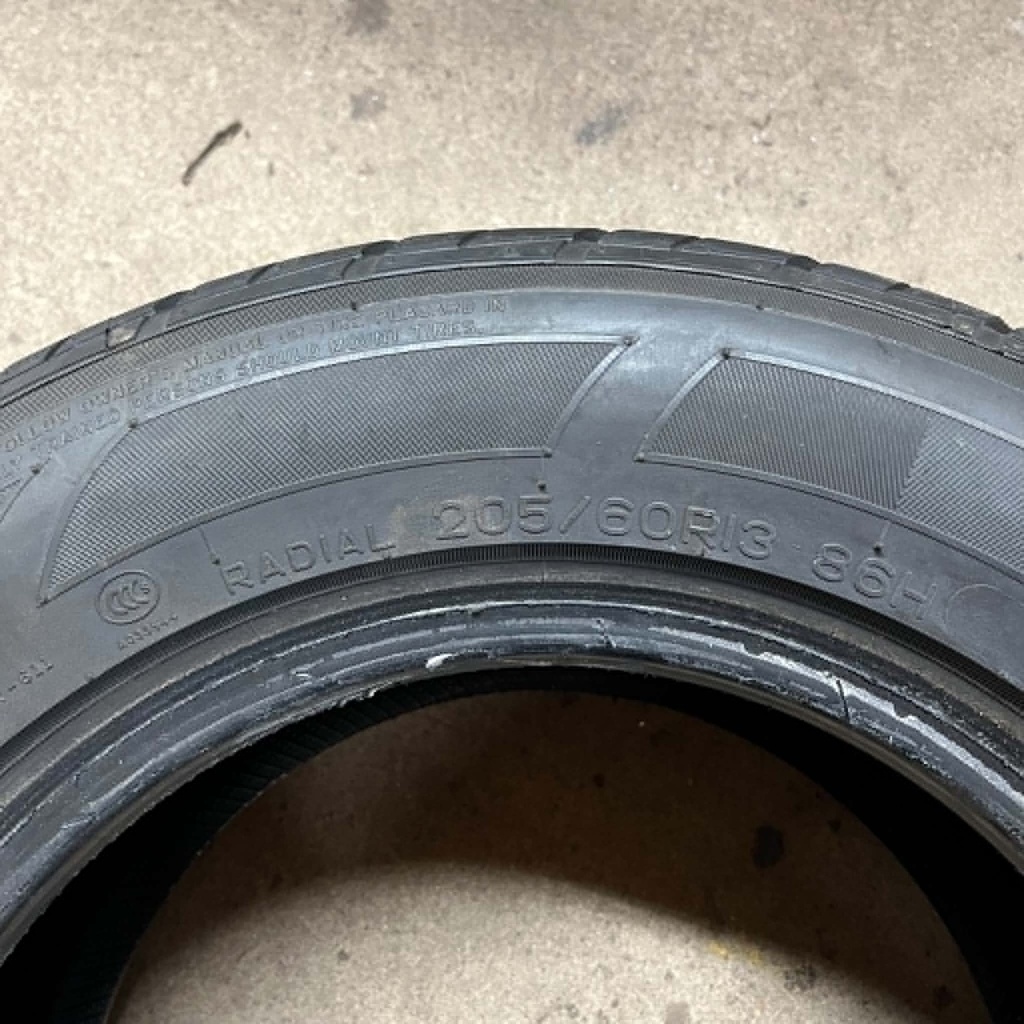 KÄYTETTY 205/60r13 Nankang Toursport 611