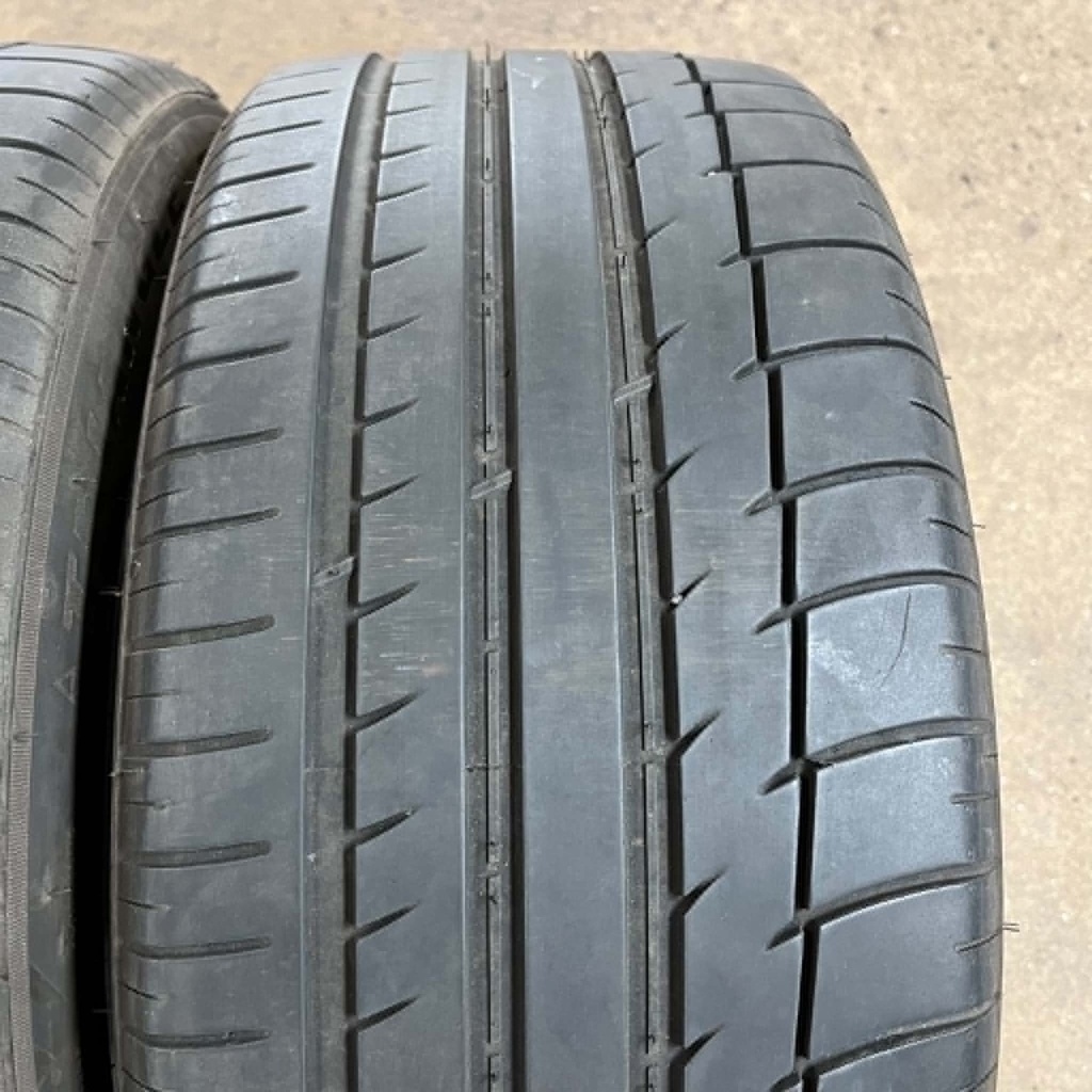 KÄYTETTY 235/40r18 Triangle Sportex TH201 (2 kpl)