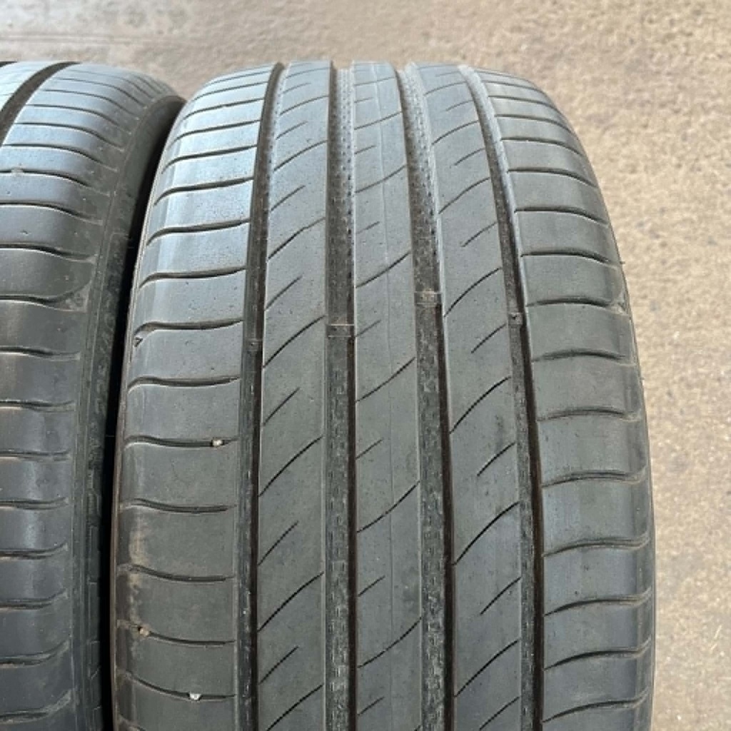 KÄYTETTY 225/40r18 Delinte DS2 (2 kpl)