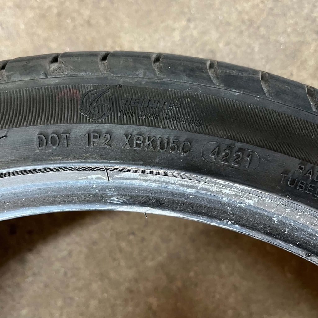 KÄYTETTY 225/40r18 Delinte DS2 (2 kpl)