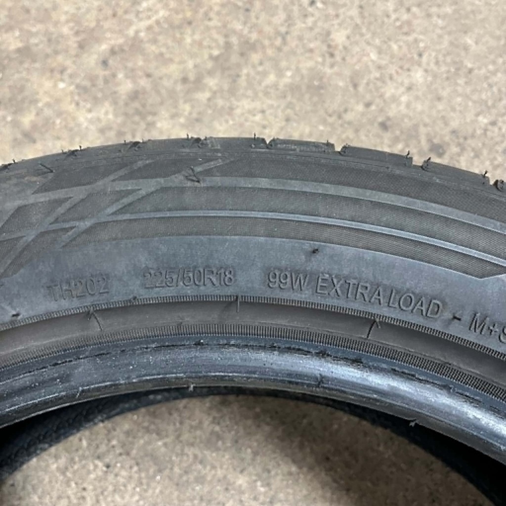 KÄYTETTY 225/50r18 Triangle EffexSport TH202 (2 kpl)