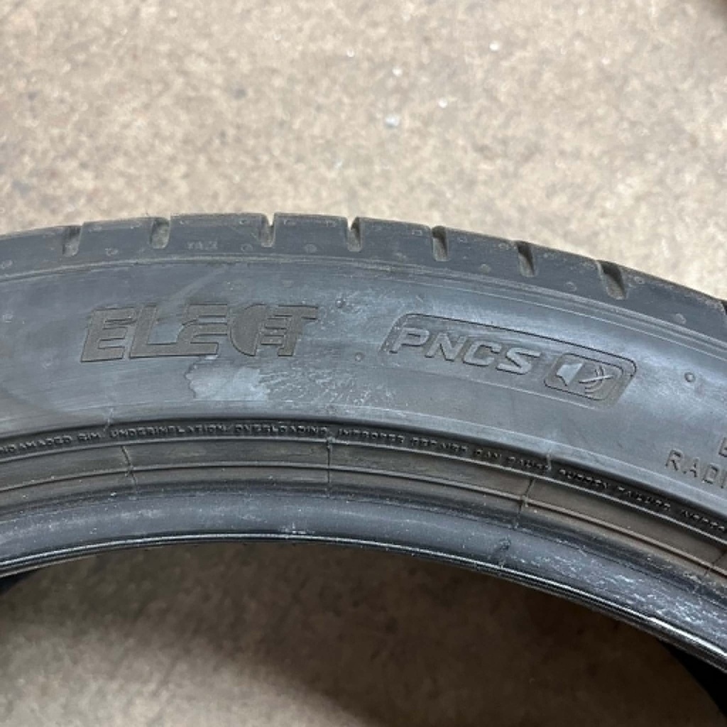KÄYTETTY 240/40r20 Pirelli PZERO (PZ4) ncs (2 kpl)