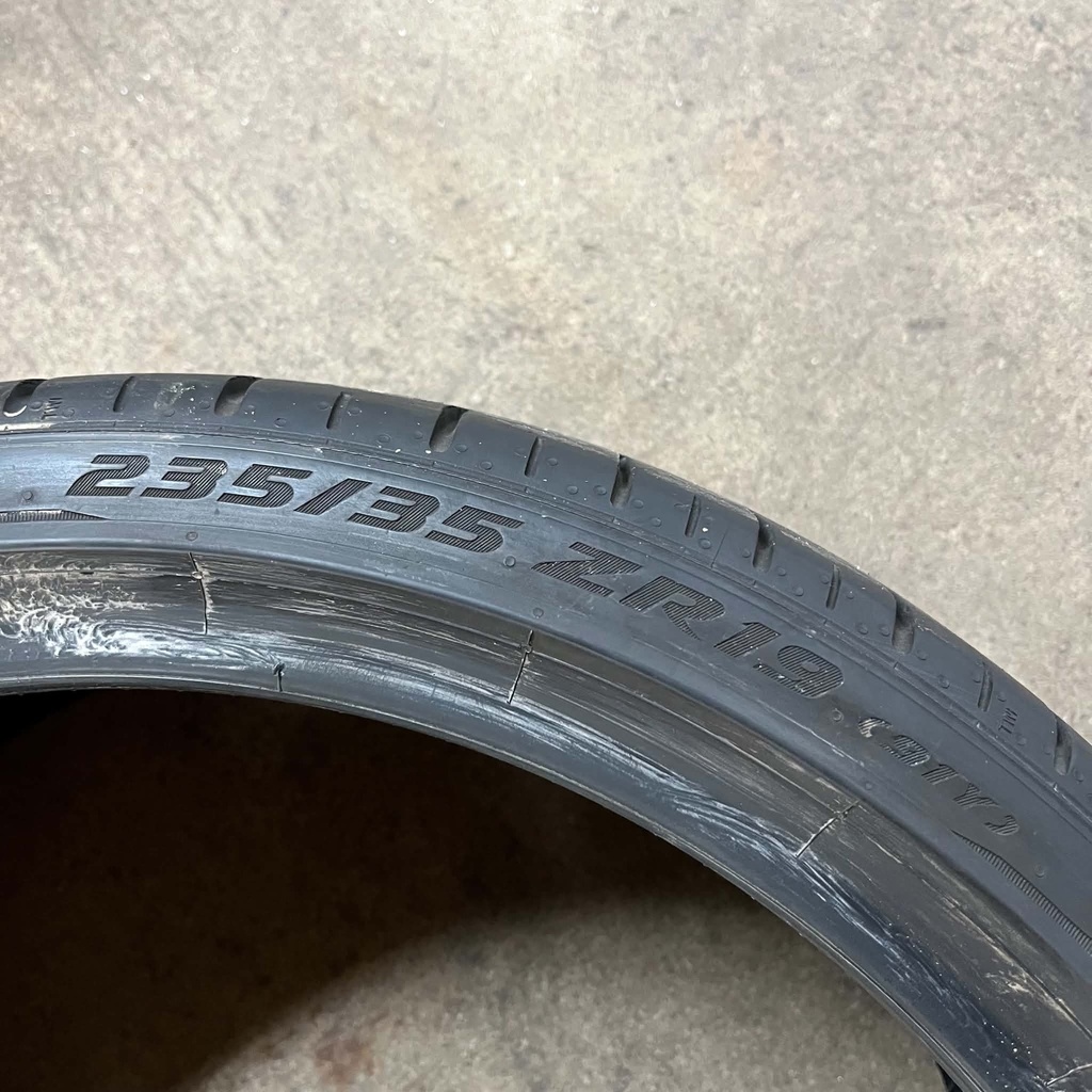 KÄYTETTY 235/35r19 Pirelli PZERO (PZ4) (2 kpl)