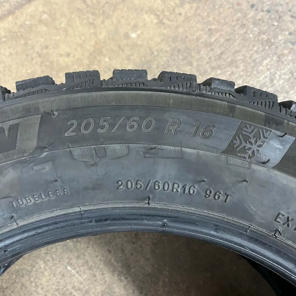 Michelin XIN4 2056016 (3).webp