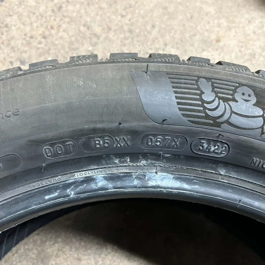 Michelin XIN4 2555019 (4).webp