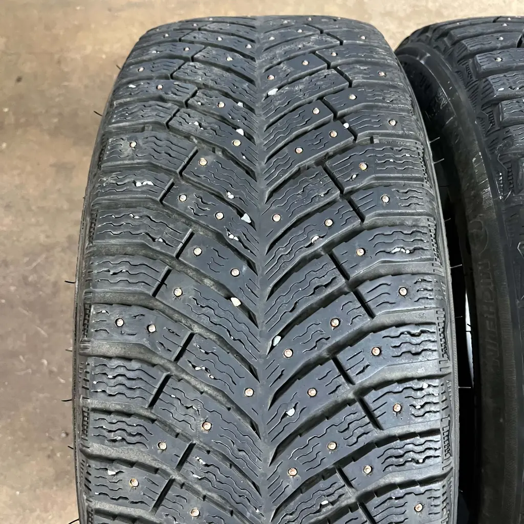 Michelin XIN4 2355019 (4).webp