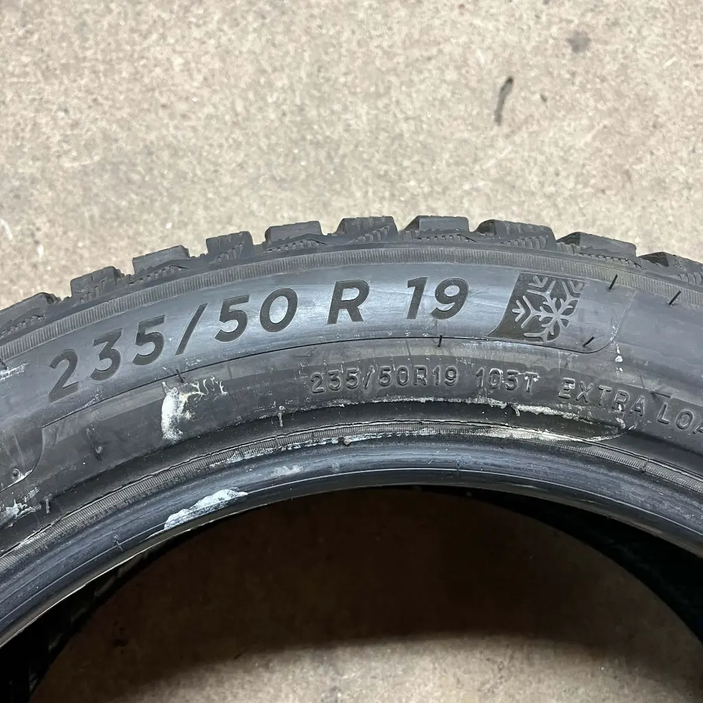 Michelin XIN4 2355019 (1).webp