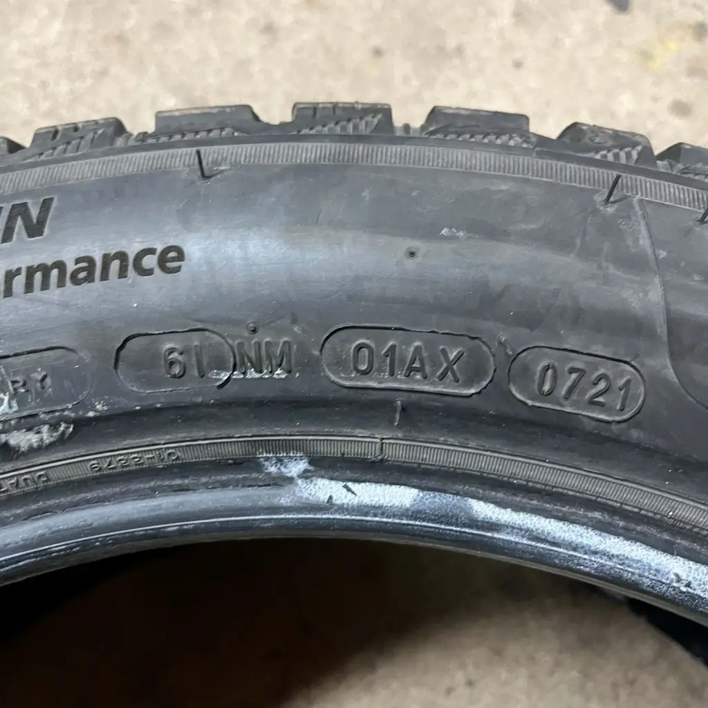 Michelin XIN4 2355019 (5).webp